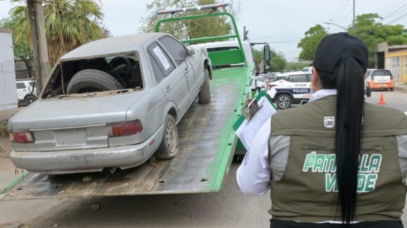 Ayuntamiento de Hermosillo retira 195 automóviles en abandono de la vía pública