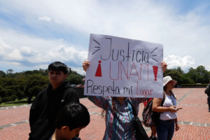 Bloquean Insurgentes por examen de la UNAM; aspirantes exigen respetar resultados de admisión