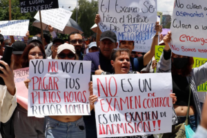 Bloquean Insurgentes por examen de la UNAM; aspirantes exigen respetar resultados de admisión