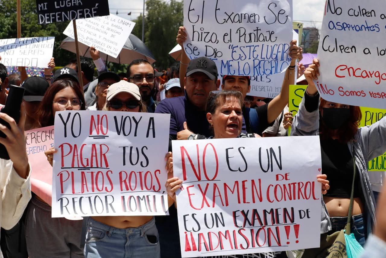 Bloquean Insurgentes por examen de la UNAM; aspirantes exigen respetar resultados de admisión