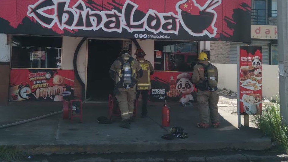 Bomberos controlan incendio en restaurante de comida china de Ciudad Obregón