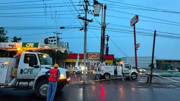 Fuertes lluvias dejan sin luz a varios sectores de Ciudad Obregón; CFE restablece 62.1% del servicio
