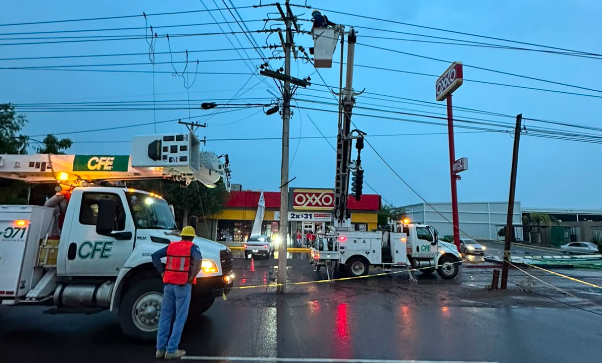 Fuertes lluvias dejan sin luz a varios sectores de Ciudad Obregón; CFE restablece 62.1% del servicio