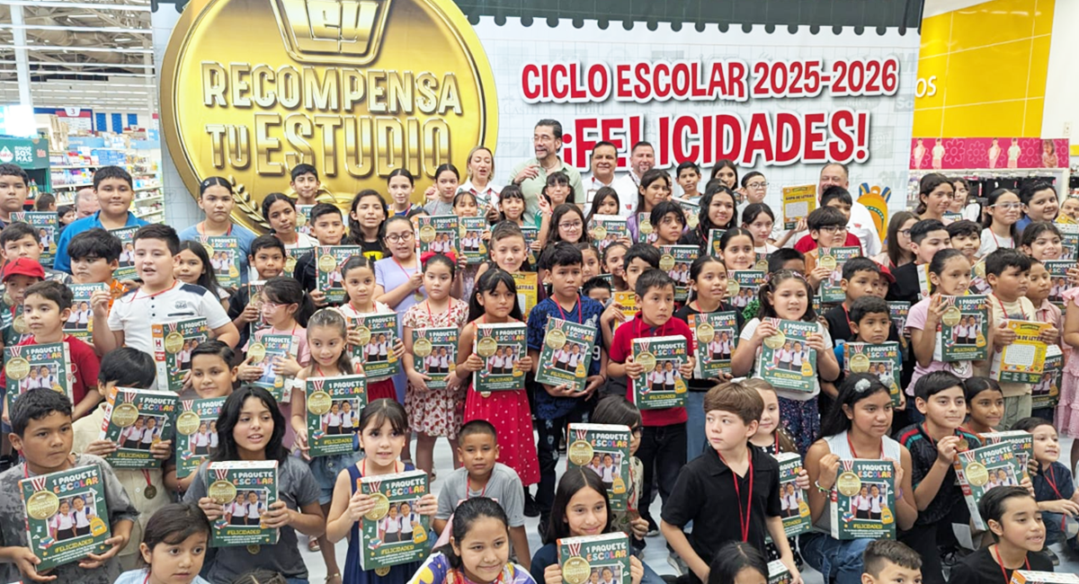 Casa Ley premia el esfuerzo académico y entrega 400 paquetes escolares a niños destacados de Cajeme