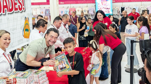 Casa Ley premia el esfuerzo académico y entrega 400 paquetes escolares a niños destacados de Cajeme