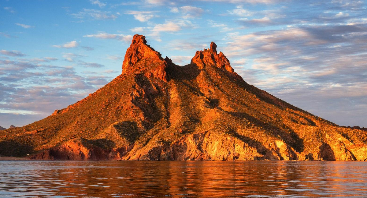Cerro del Tetakawi, emblema de San Carlos y uno de los puntos turísticos más importantes en Sonora