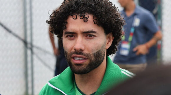 César Huerta aterriza en CDMX para volver a la Liga MX con Pumas: “Tengo algo pendiente también acá”