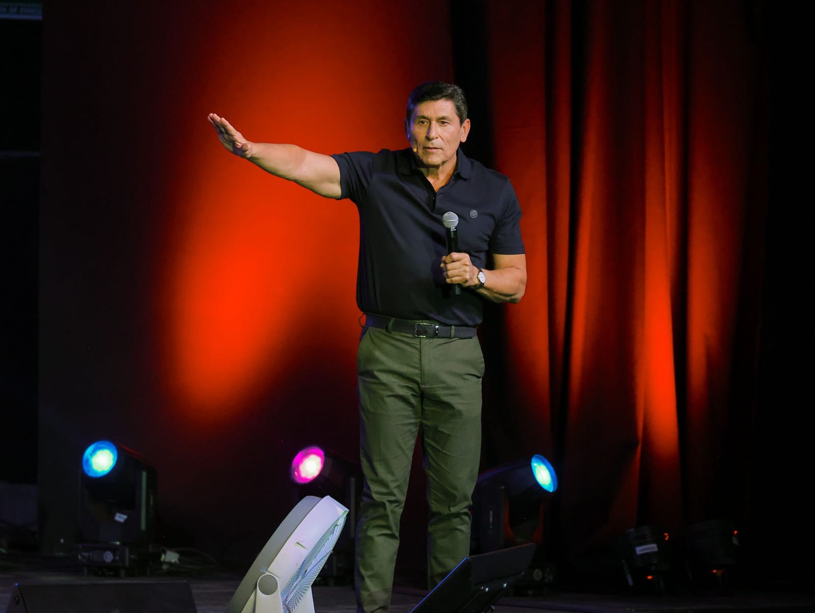 César Lozano conquista Hermosillo con su conferencia 'Felizmente imperfecto'