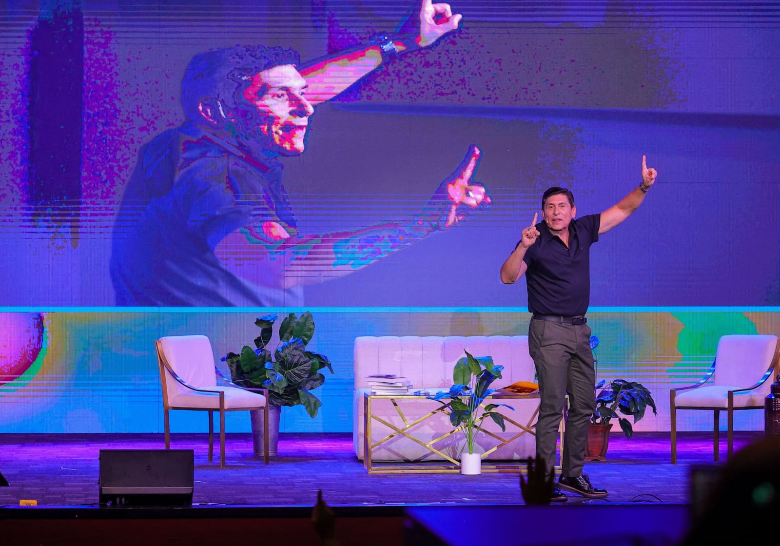 César Lozano conquista Hermosillo con su conferencia 'Felizmente imperfecto'
