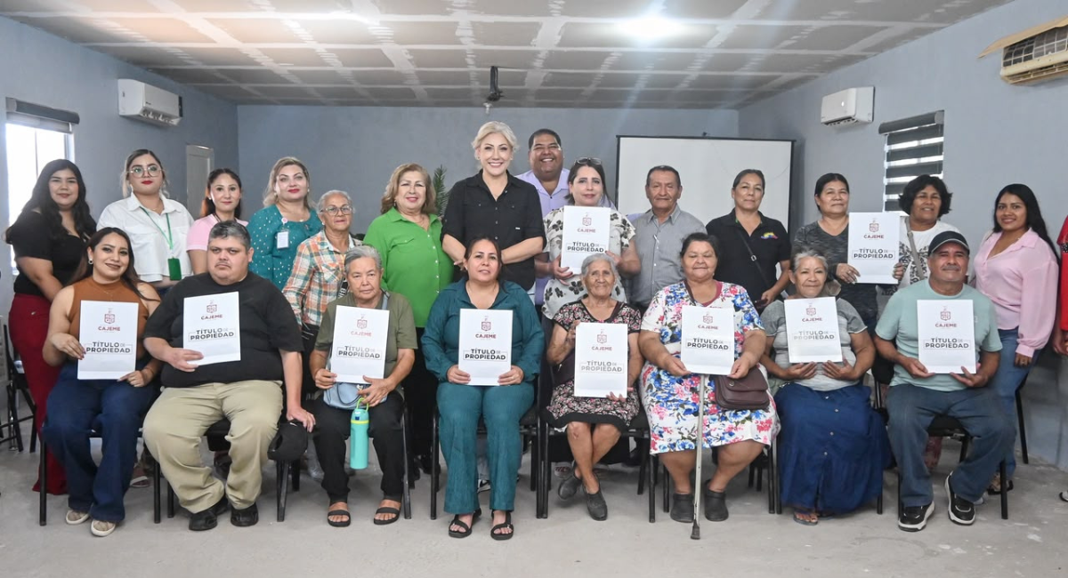 Claudia Santacruz asegura el patrimonio de las familias cajemenses con entrega de escrituras