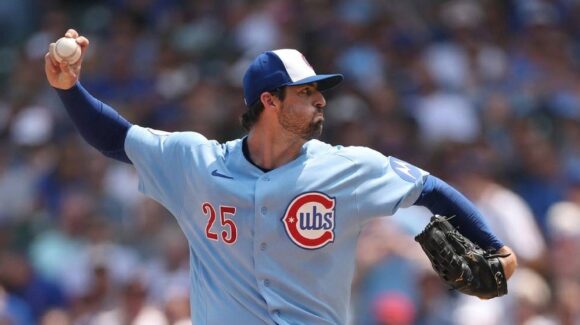 Con joya monticular de Holmes y cuadrangular de Suzuki, los Cubs se adelantaron en la serie ante St. Louis