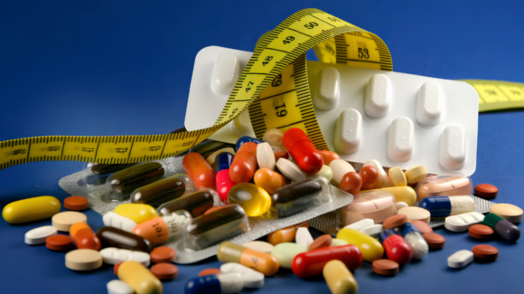 Cofepris retira más de 31 mil anuncios ilegales de medicamentos en plataformas digitales
