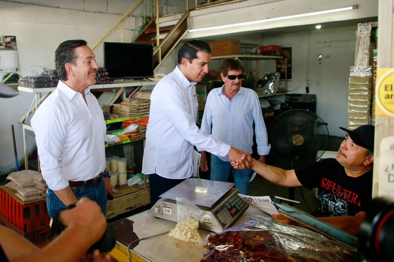 Comerciantes y vecinos plantean prioridades para Hermosillo a Froylán Gámez