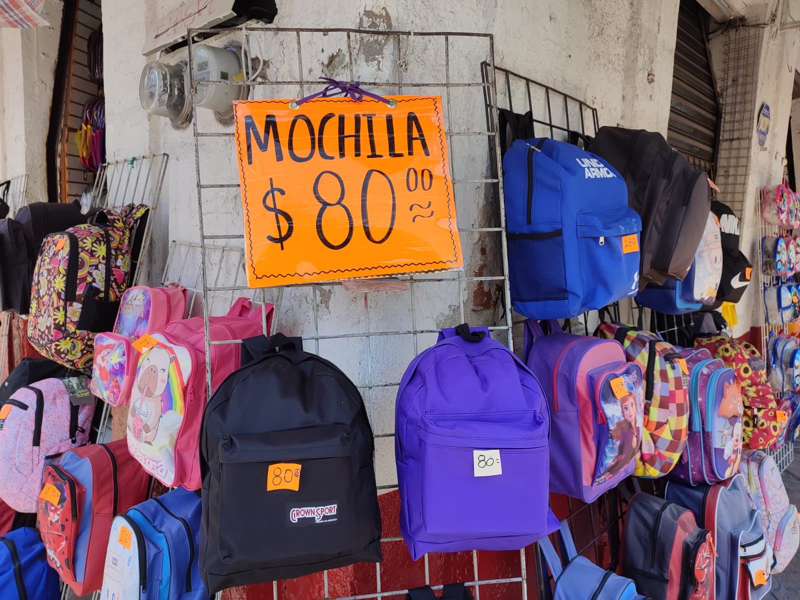 Comienza la venta de artículos escolares para el regreso a clases en el centro de Hermosillo