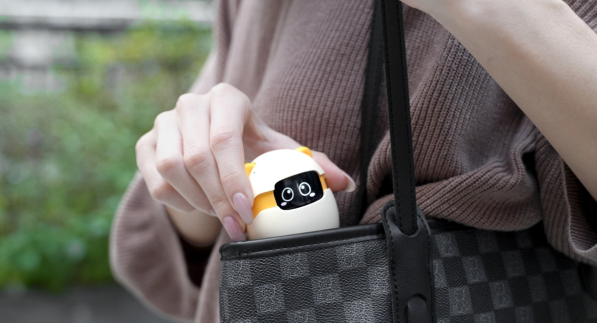 Del Tamagotchi a la IA: ¿Cómo es la primera mascota virtual de bolsillo que crece físicamente?