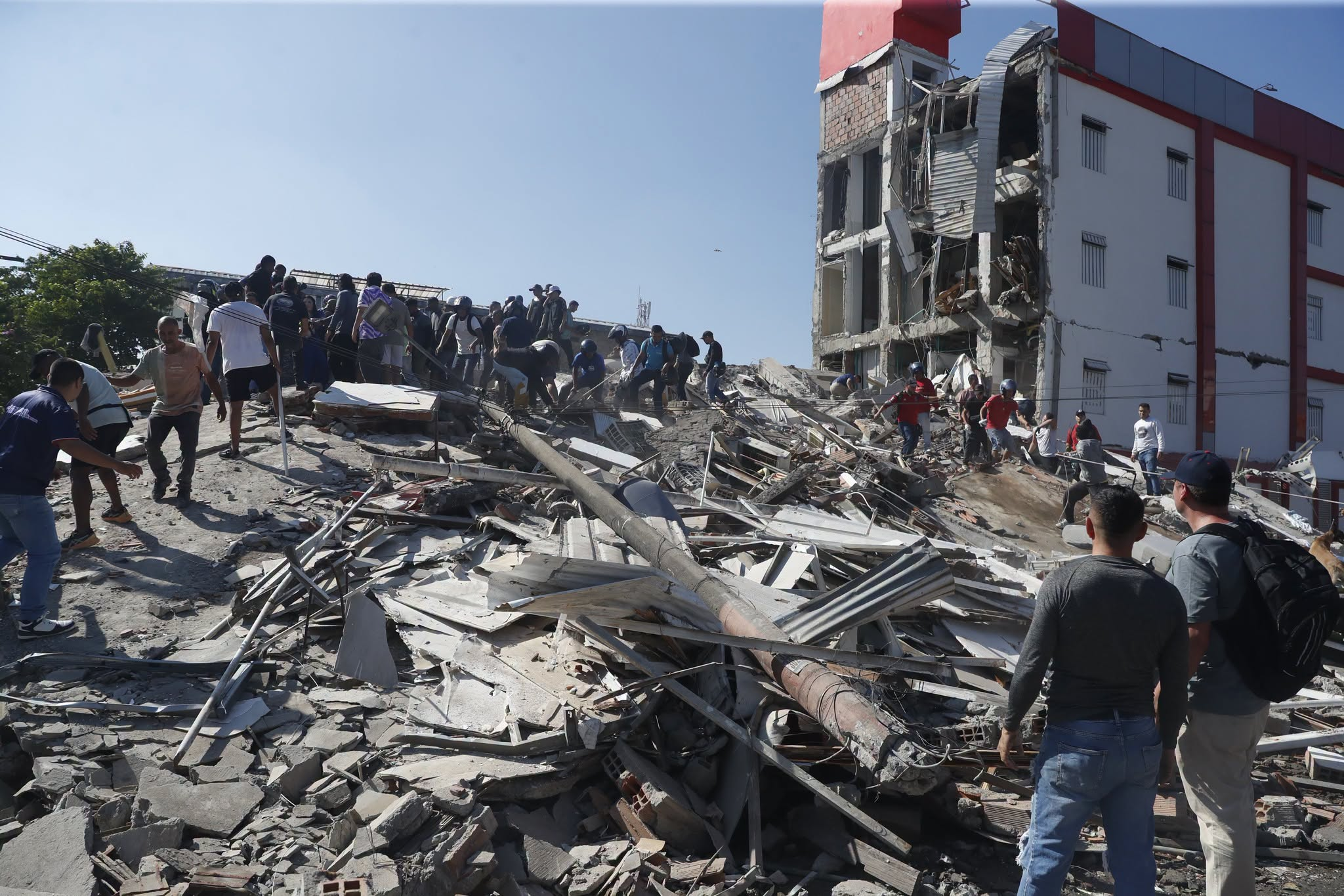 Desastre Nacional en Colombia tras terremoto de 7.4