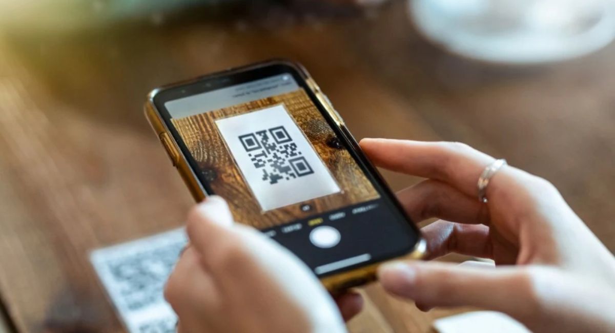Desde wifi gratis hasta cajeros manipulados, estos son los fraudes tecnológicos más comunes al viajar