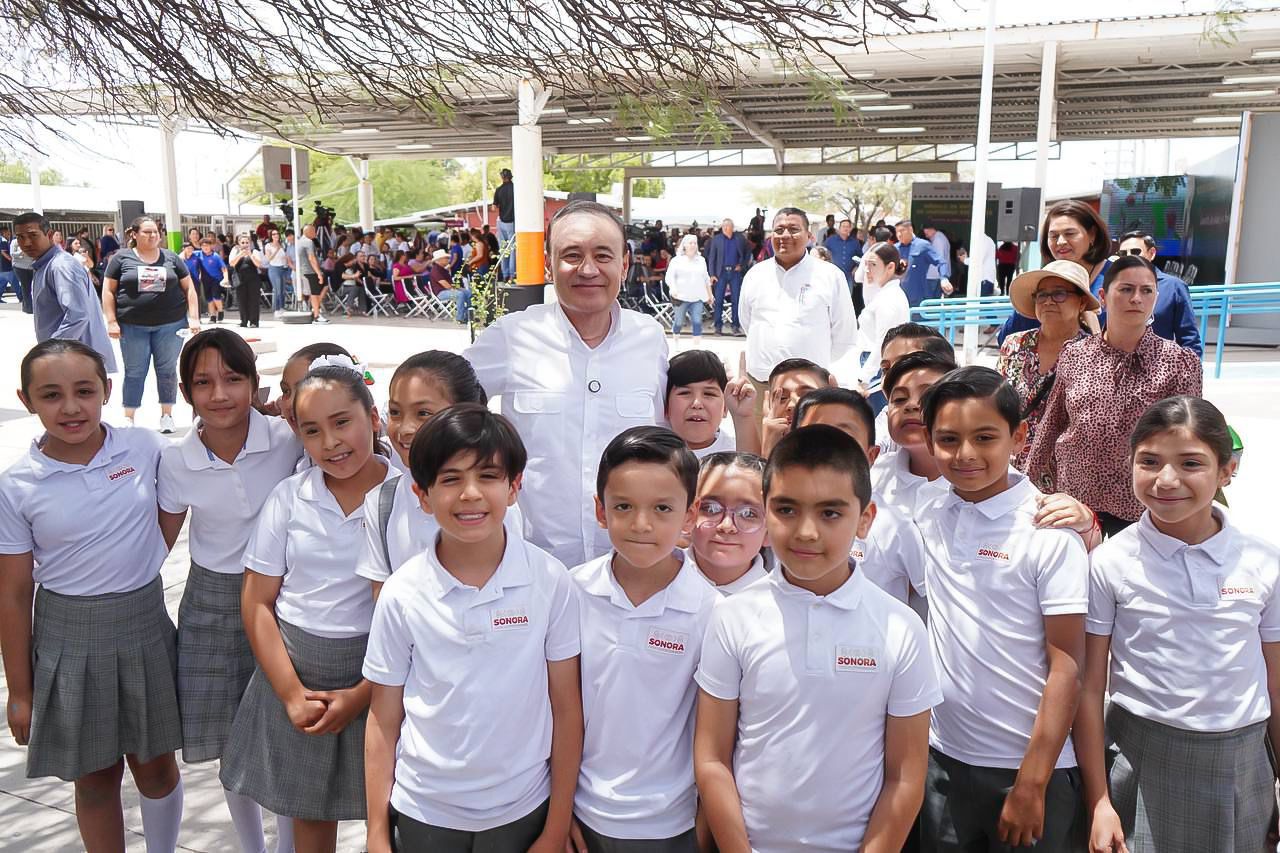 Durazo destaca regreso a clases en Sonora con 430 mil uniformes y libros gratis