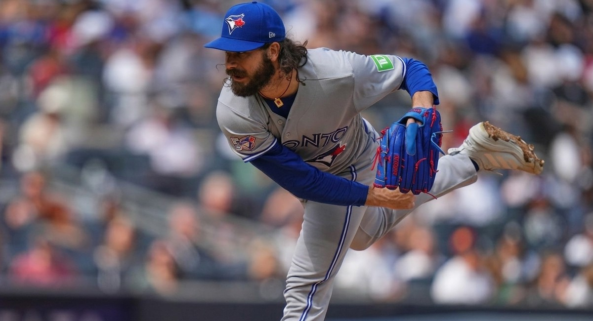Dylan Cease silenció al Yankee Stadium durante seis entradas sin hit para comandar el triunfo de los Blue Jays