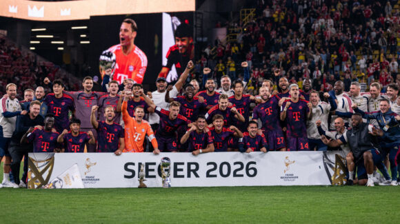 Bayern Múnich derrota al Dortmund y levanta el título de la Supercopa de Alemania en casa de su máximo rival
