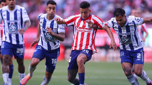 Chivas deja escapar la victoria ante Pachuca y los Tuzos rescatan el empate en la jornada 6 del Apertura 2026