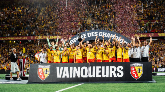 Lens resiste ante el PSG con un hombre menos y conquista por primera vez el Trophée des Champions