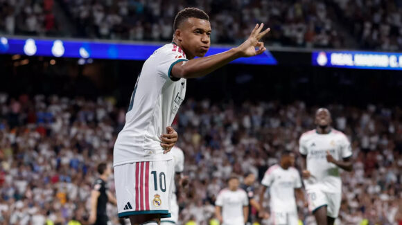 Real Madrid debuta con goleada en casa; Mbappé firma triplete ante la Real Sociedad y toma el liderato