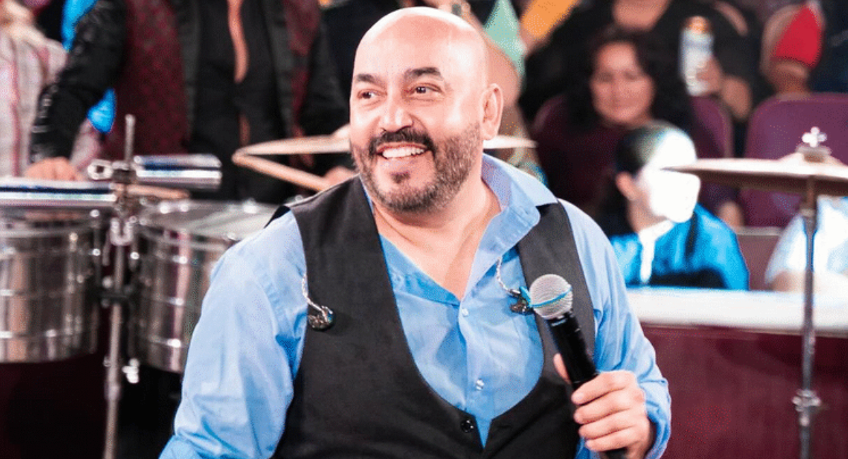 Elementos de seguridad bajan del escenario a Lupillo Rivera por presunto estado de ebriedad en pleno concierto
