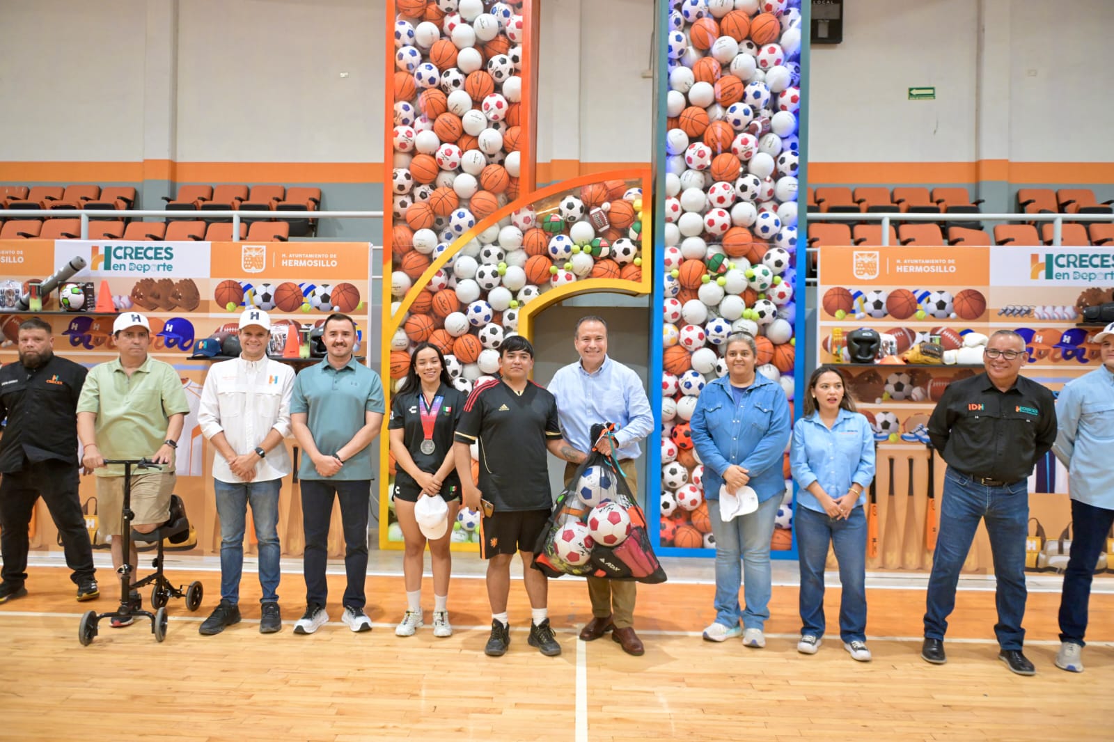Entrega Antonio Astiazarán equipamiento deportivo a comités CRECES en Hermosillo por un millón 202 mil pesos