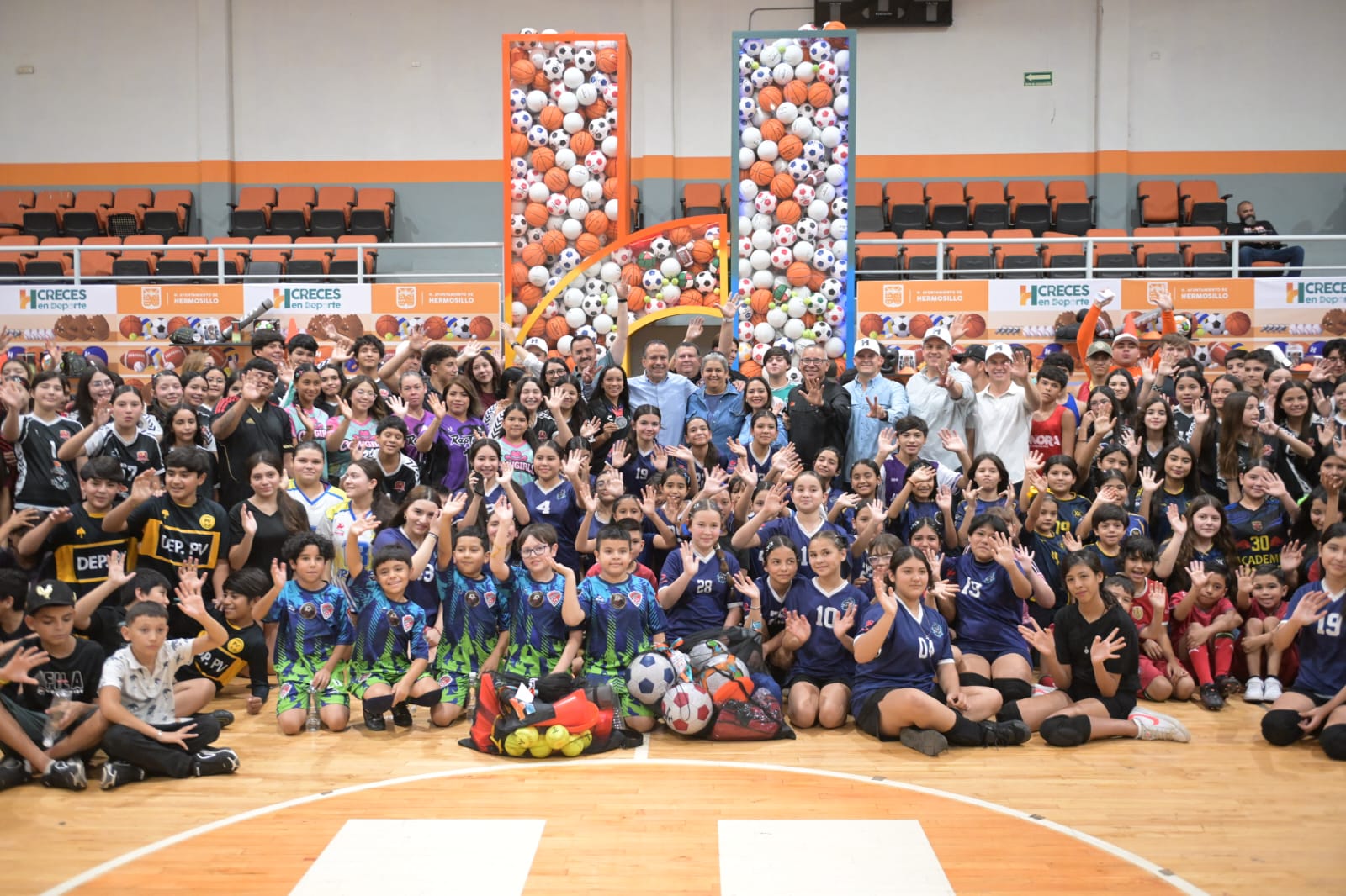 Entrega Antonio Astiazarán equipamiento deportivo a comités CRECES en Hermosillo por un millón 202 mil pesos