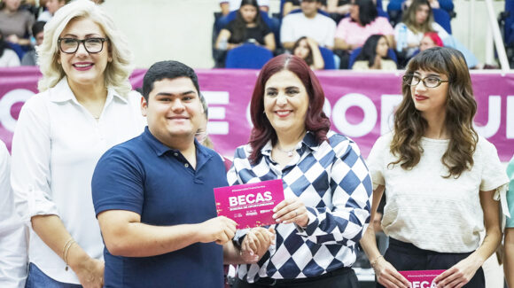 Entregan Becas Sonora de Oportunidades a miles de universitarios de Ciudad Obregón