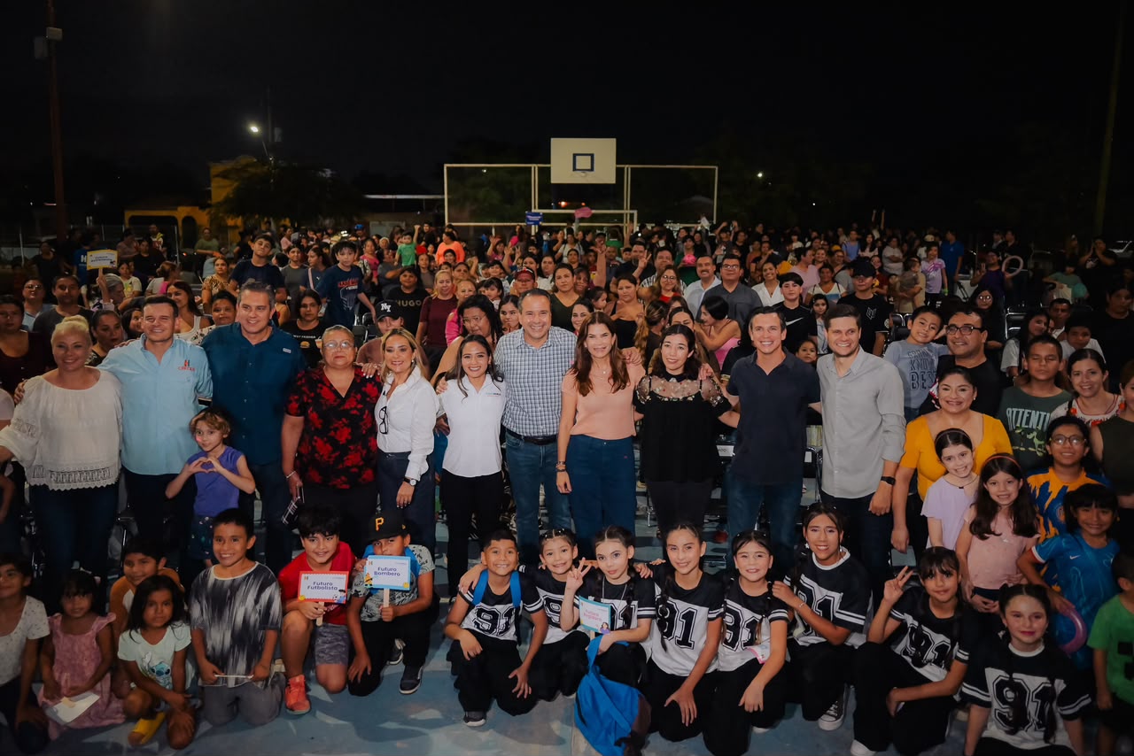 Entregan Toño y Paty Astiazarán 500 paquetes escolares en la colonia Altares