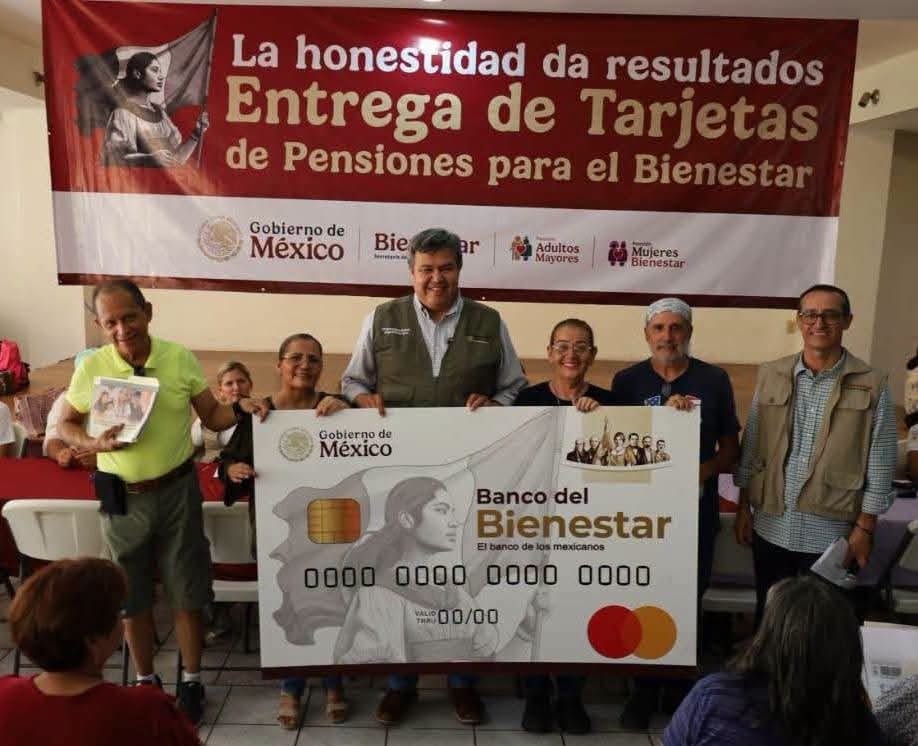 Entregan tarjetas Bienestar a 300 adultos mayores de Guaymas
