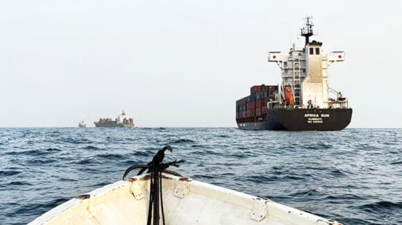 Escalada en el Mar Rojo: Hutíes de Yemen atacan buque de Arabia Saudita que ignoró bloqueo naval