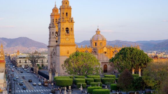 Estados Unidos alerta no viajar a Michoacán pese a reanudar actividades oficiales