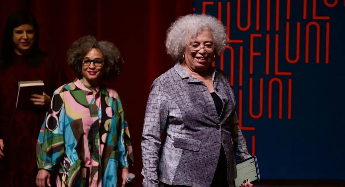 Sheinbaum llena de elogios a la activista Angela Davis tras su masiva visita a la UNAM