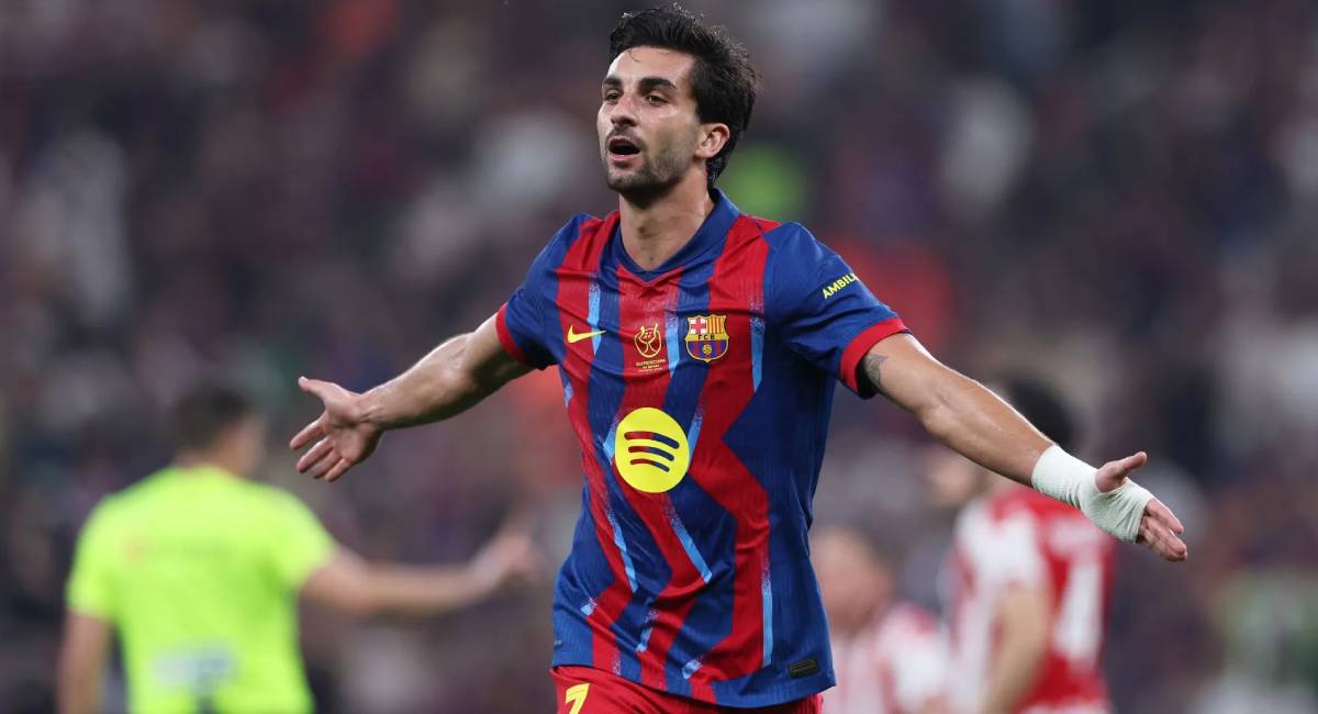 Ferran Torres no reportó a la pretemporada del Barcelona mientras siguen las negociaciones para fichar con el PSG