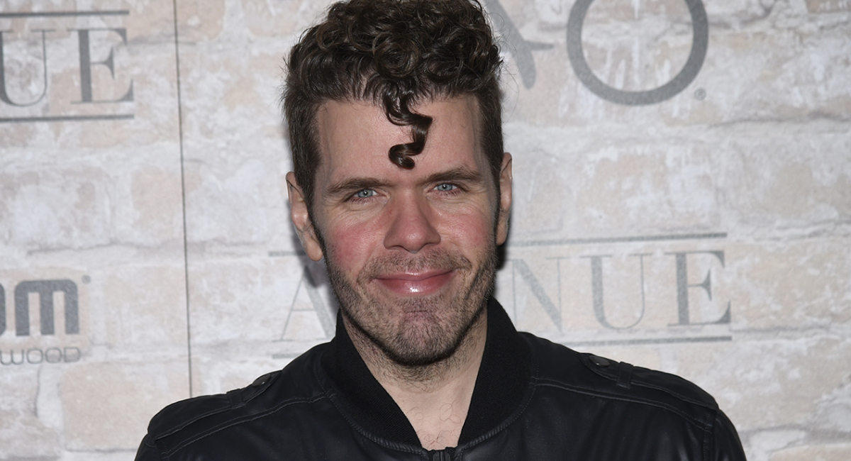 Filtran primeras palabras de Perez Hilton desde el hospital tras autolesionarse en live