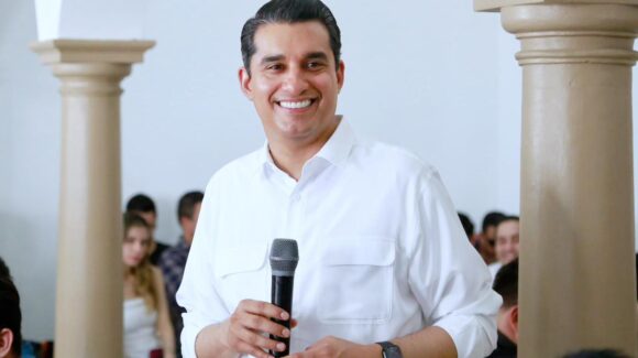 Froylán Gámez destaca la educación como clave para el futuro de Sonora