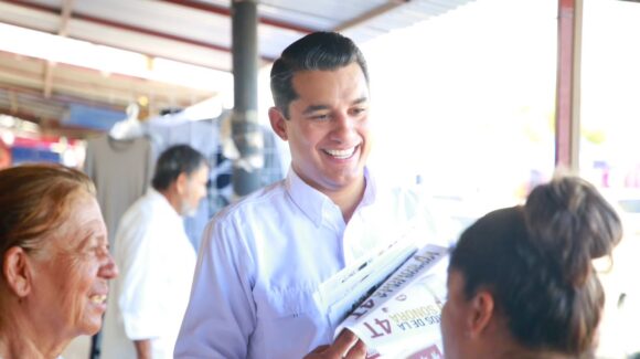 Froylán Gámez dialoga con comerciantes del Tianguis Cerro Colorado en Hermosillo