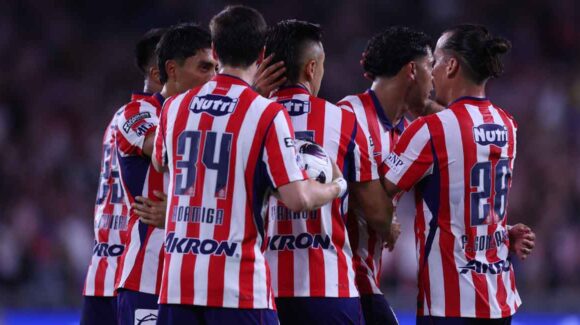 Gabriel Milito defiende a sus jugadores en Chivas y pide paciencia tras complicado debut en Leagues Cup