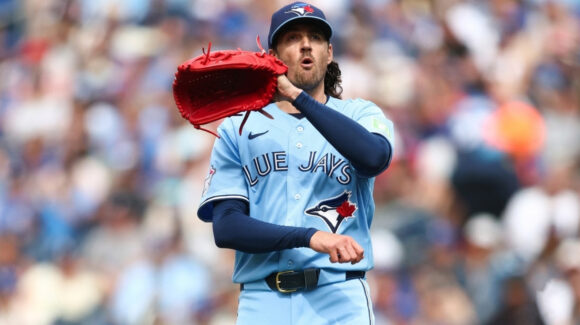 Toronto asegura la serie ante Cardinals; Gausman recibe emotiva ovación en posible último juego