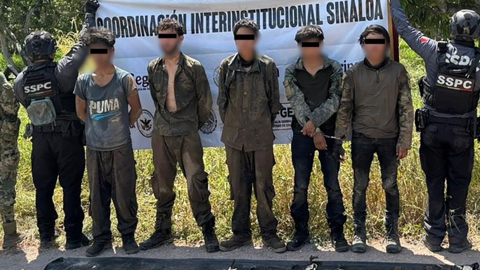 Golpe al crimen en Sinaloa: Aseguran a ocho sicarios, 33 armas largas, 11 autos y un campamento