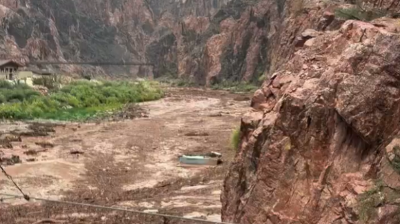 Gran Cañón queda bajo emergencia por inundaciones: Hay 2 muertos y 15 desaparecidos