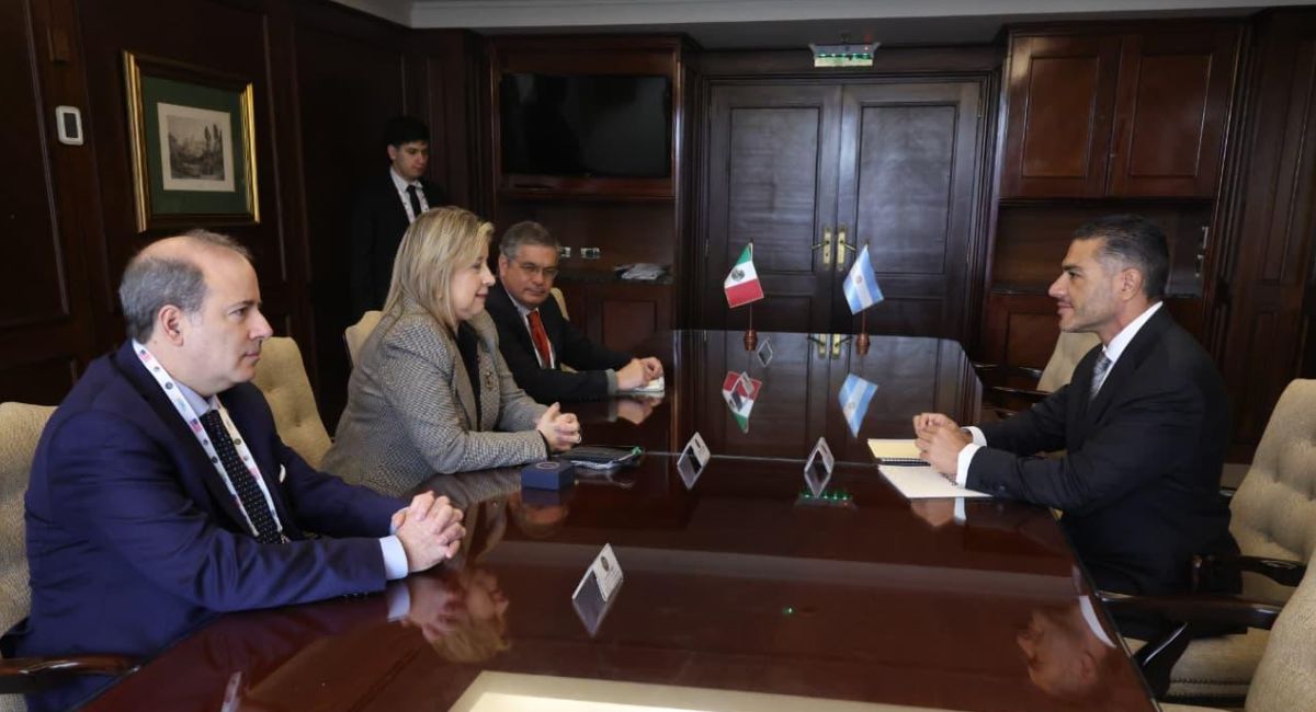 Harfuch participa en reunión trilateral contra el narcotráfico en Argentina