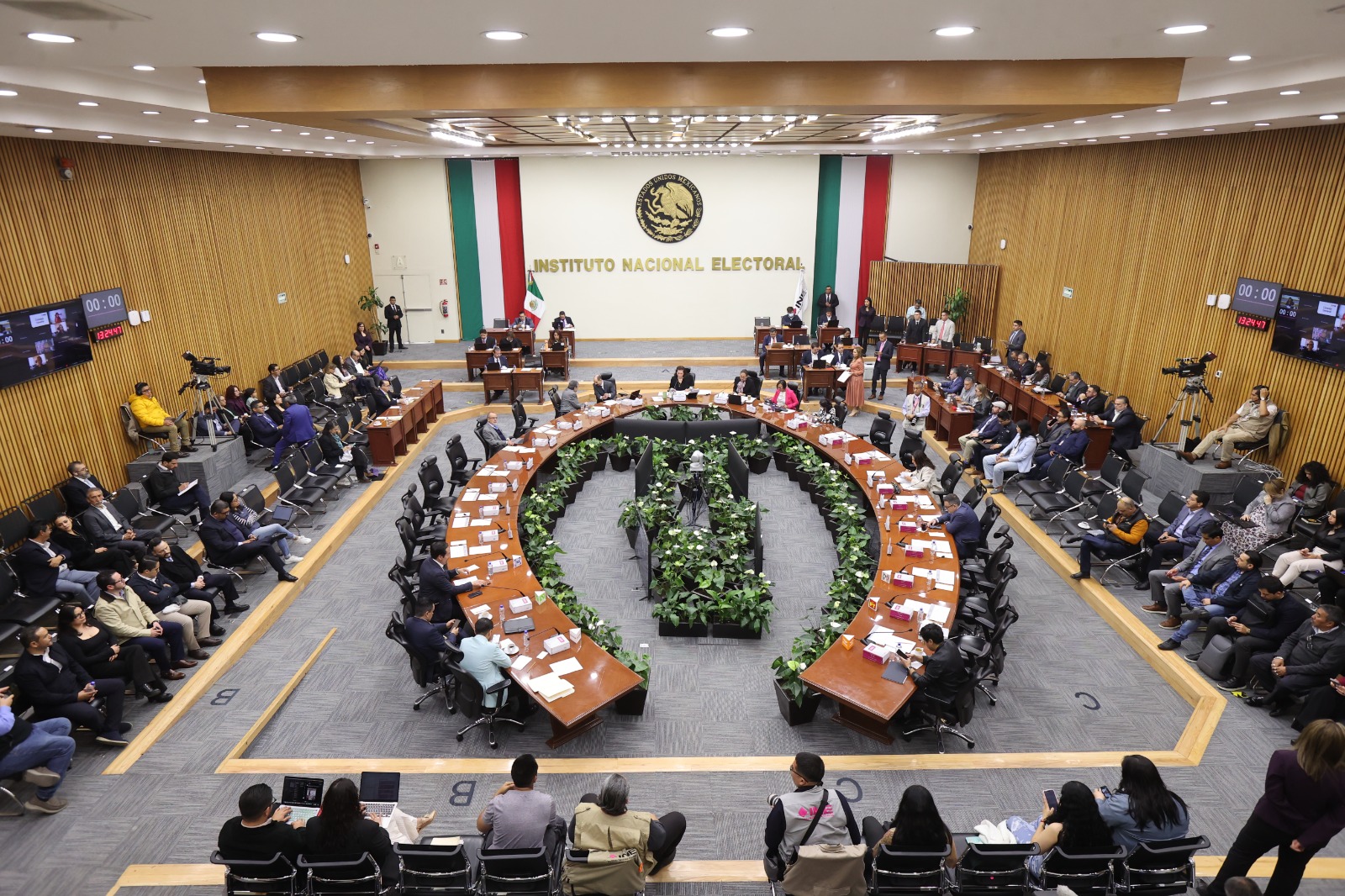 INE prepara bolsa de 10 mil 842 millones para partidos rumbo a las elecciones de 2027