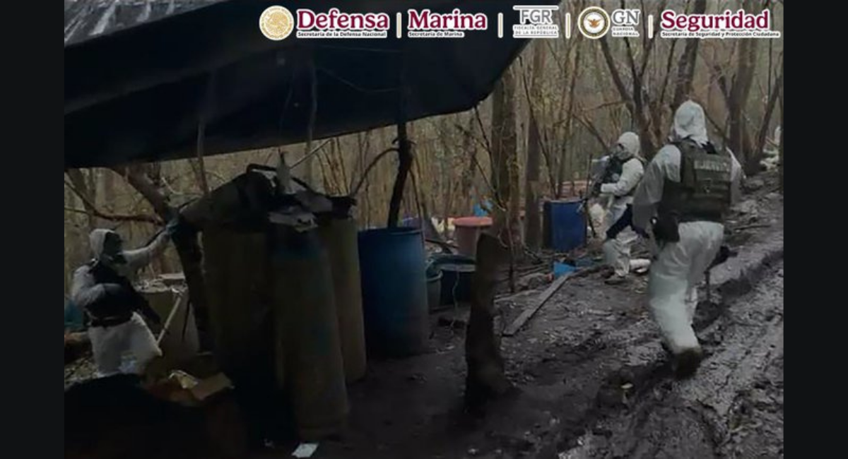 Inhabilitan narcolaboratorio en Michoacán; aseguran más de dos toneladas de sustancias químicas