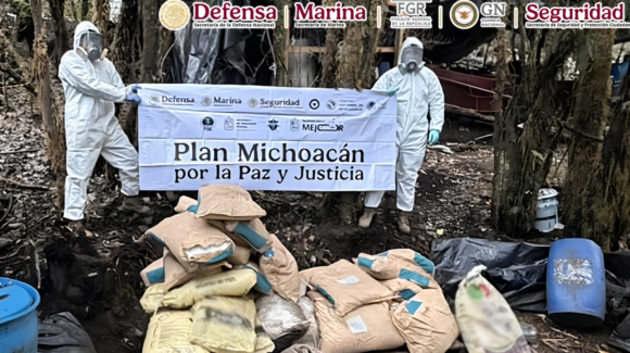Inhabilitan narcolaboratorio en Michoacán; aseguran más de dos toneladas de sustancias químicas