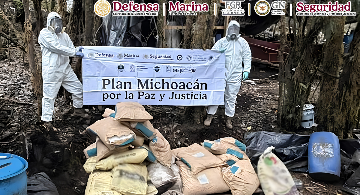 Inhabilitan narcolaboratorio en Michoacán; aseguran más de dos toneladas de sustancias químicas
