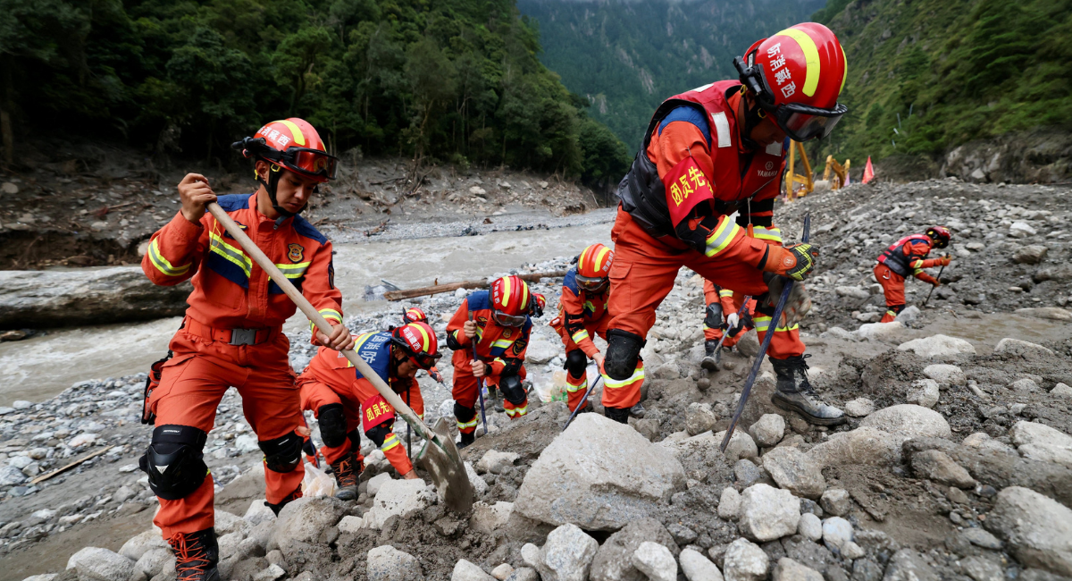 Inundaciones en Nepal dejan 939 muertos; rescatistas buscan sobrevivientes atrapados en túneles